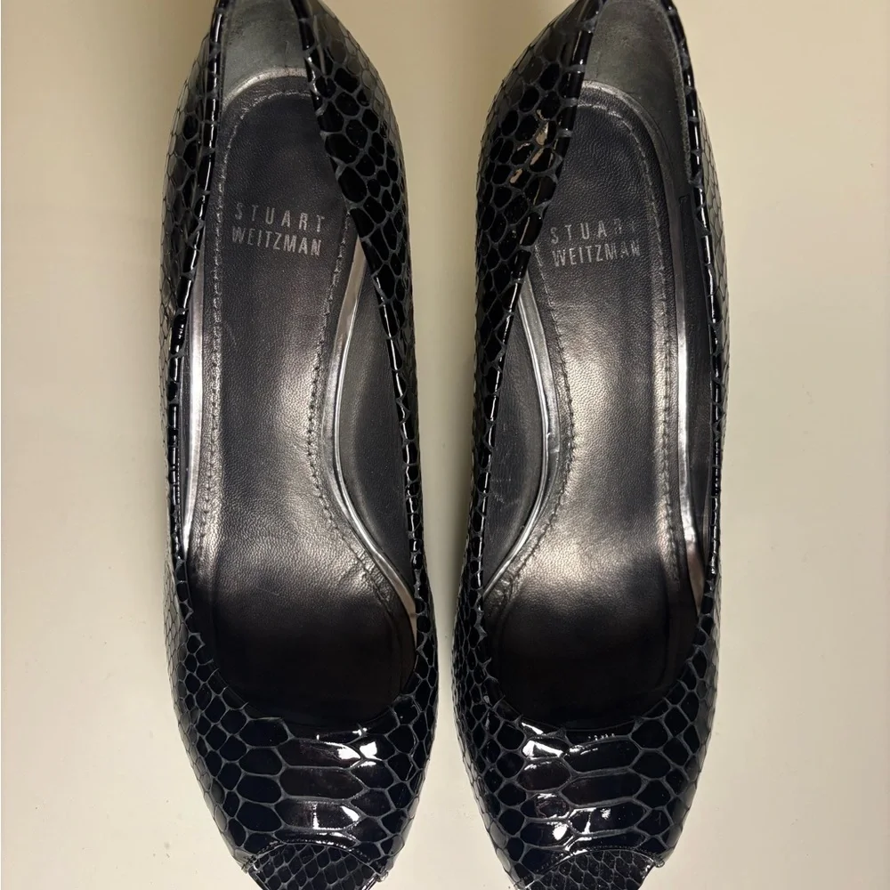 Stuart Weitzman LOGOPLAINFIELD Black Snake Leather Peep Toe Pumps size 8 - Picture 2 of 11